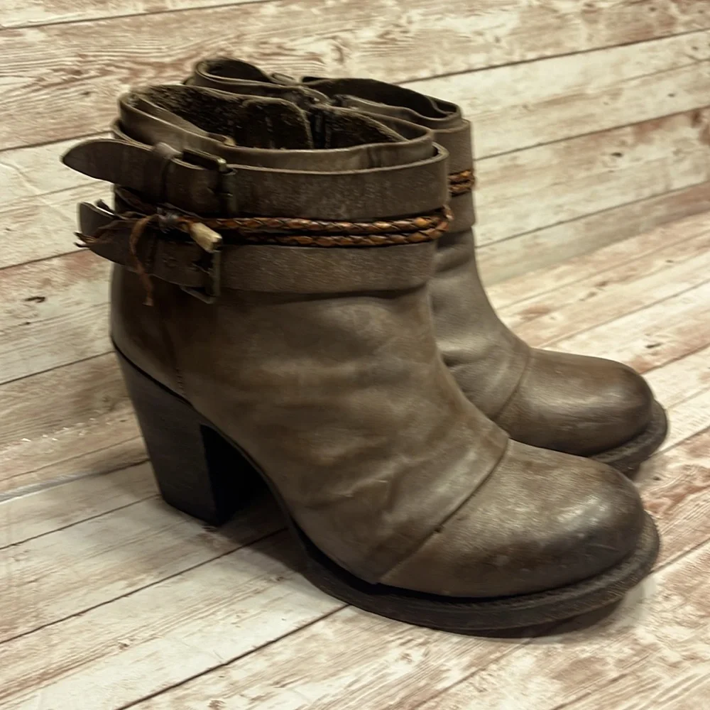 Free Bird by Steven Lion Gray Booties Size 9